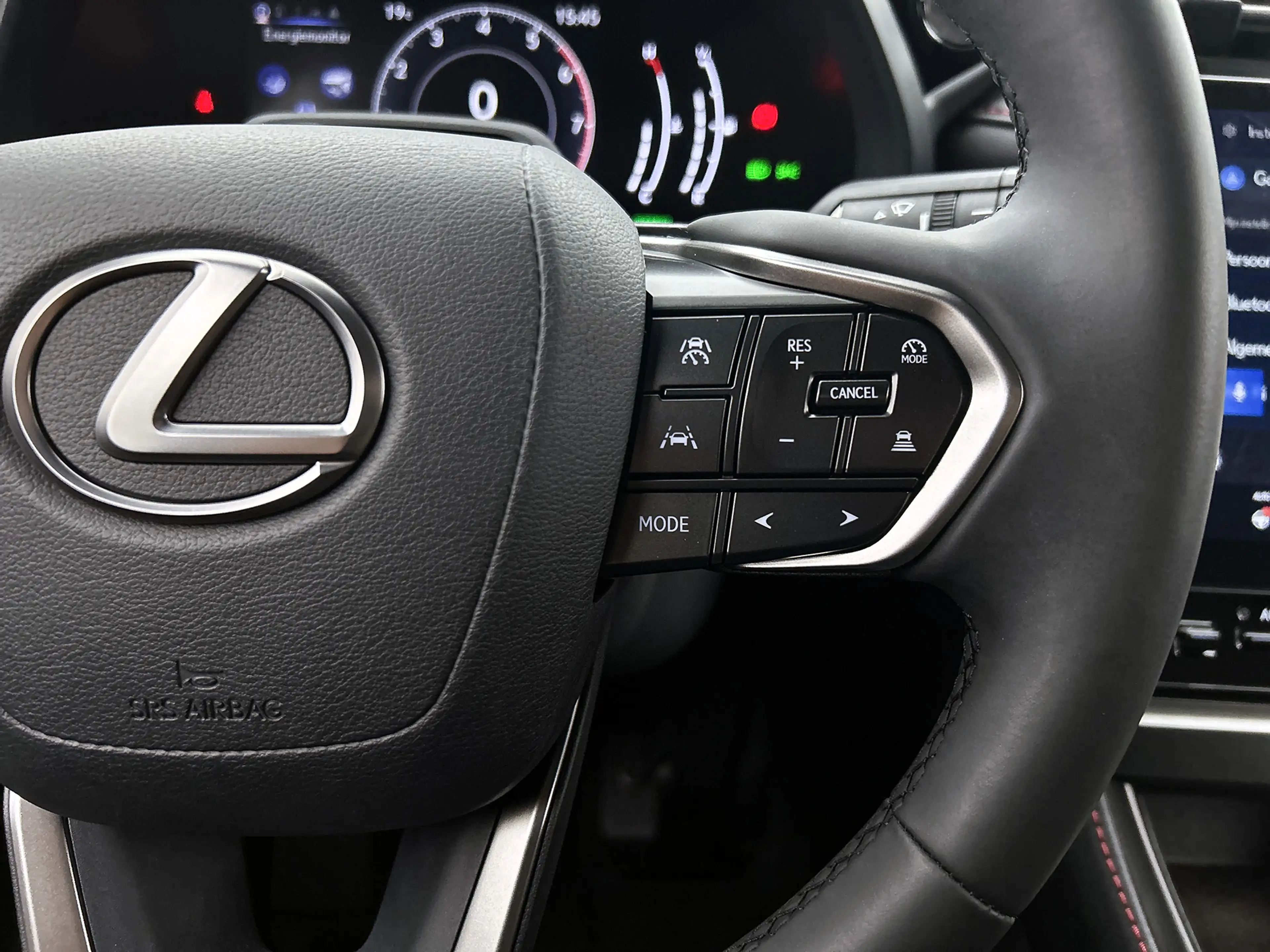 Lexus LBX Emotion 2WD — photo 15