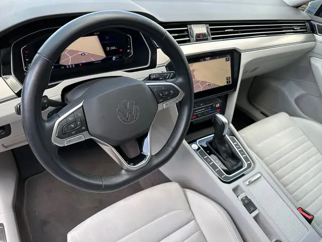 Volkswagen Passat view 10