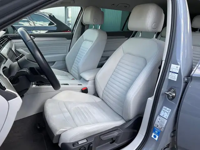 Volkswagen Passat view 11