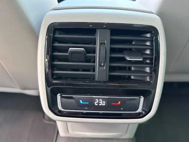 Volkswagen Passat view 14