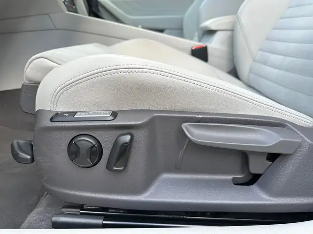 Volkswagen Passat view 12