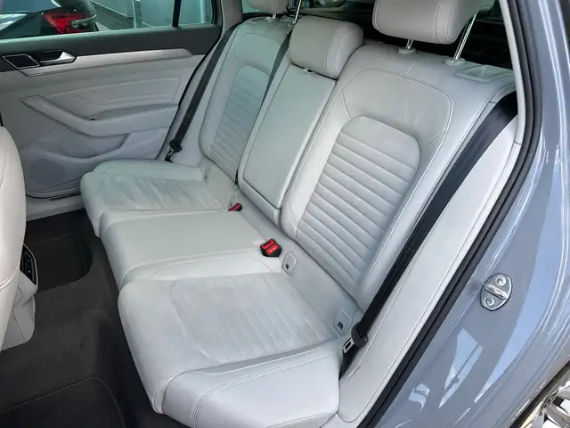 Volkswagen Passat view 13