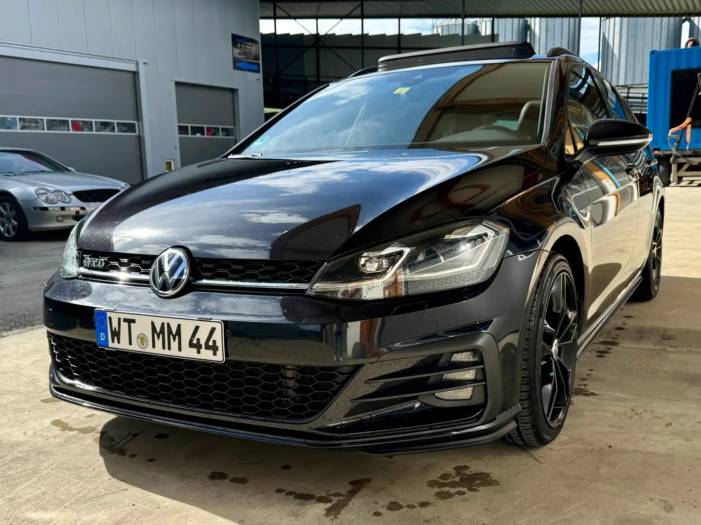 Volkswagen Golf GTD Premium-Business-Paket, SPORT, AHK, PANO Чорний - 1