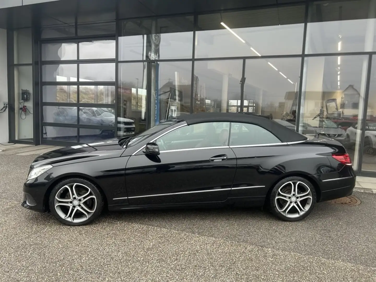 Mercedes-Benz E 220 CDI Cabrio Schwarz - 2