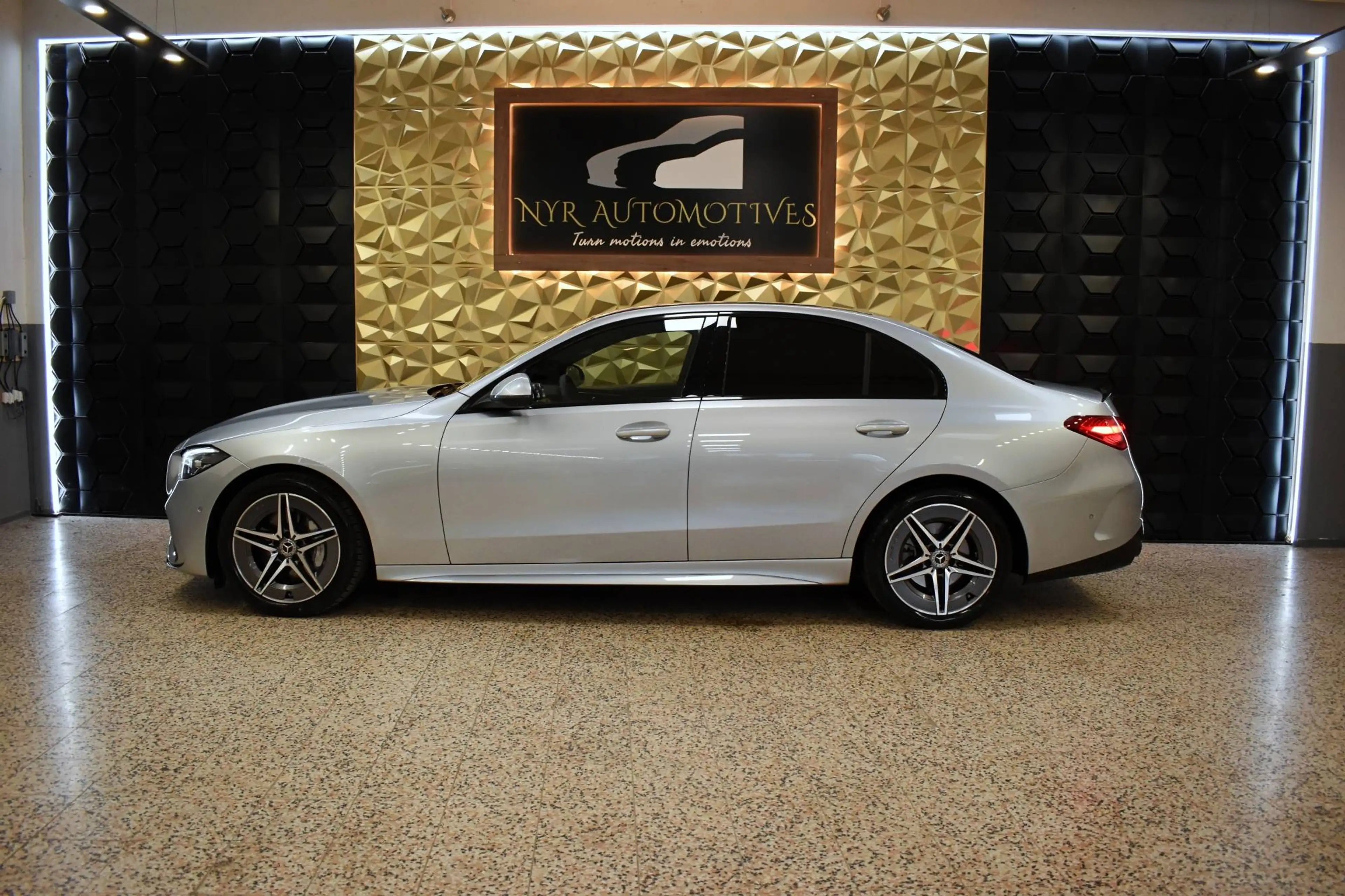 Mercedes-Benz C 300 Aut. AMG LINE, 4x KAMERA, C43 AMG LOOK, LED, NEUWAGEN — photo 7