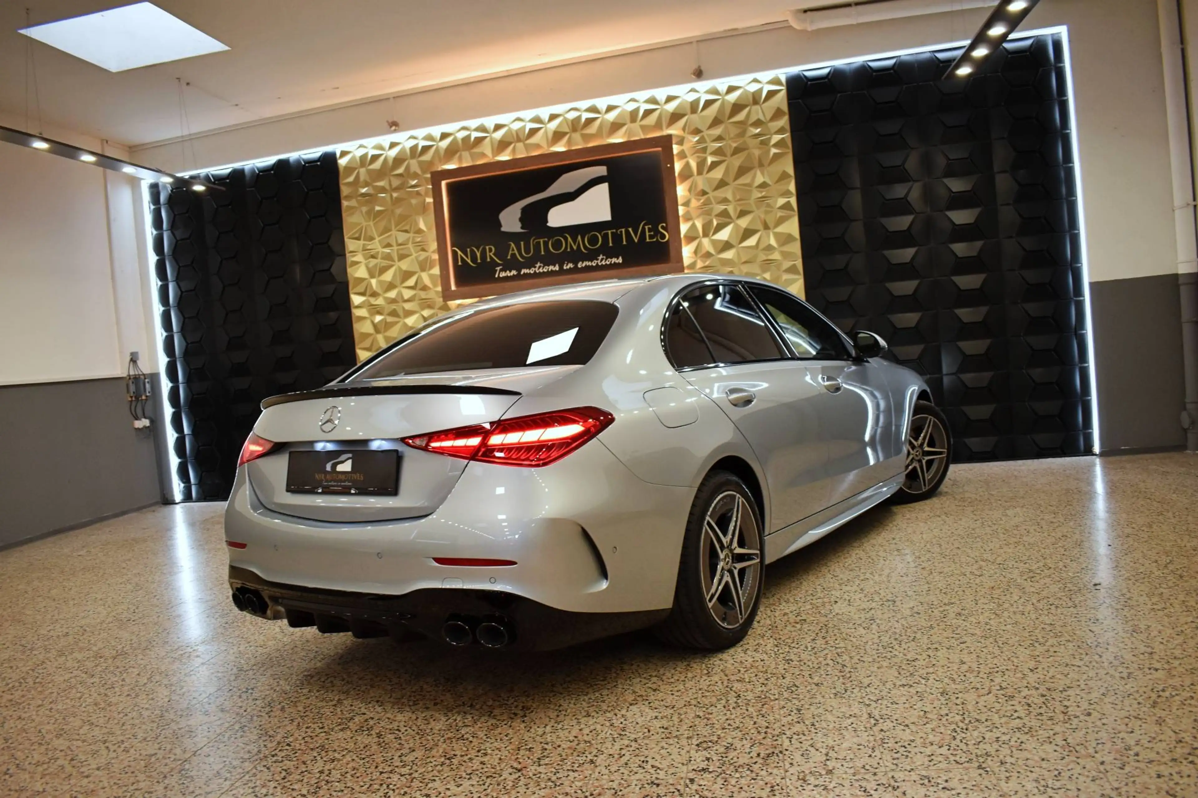Mercedes-Benz C 300 Aut. AMG LINE, 4x KAMERA, C43 AMG LOOK, LED, NEUWAGEN — photo 4