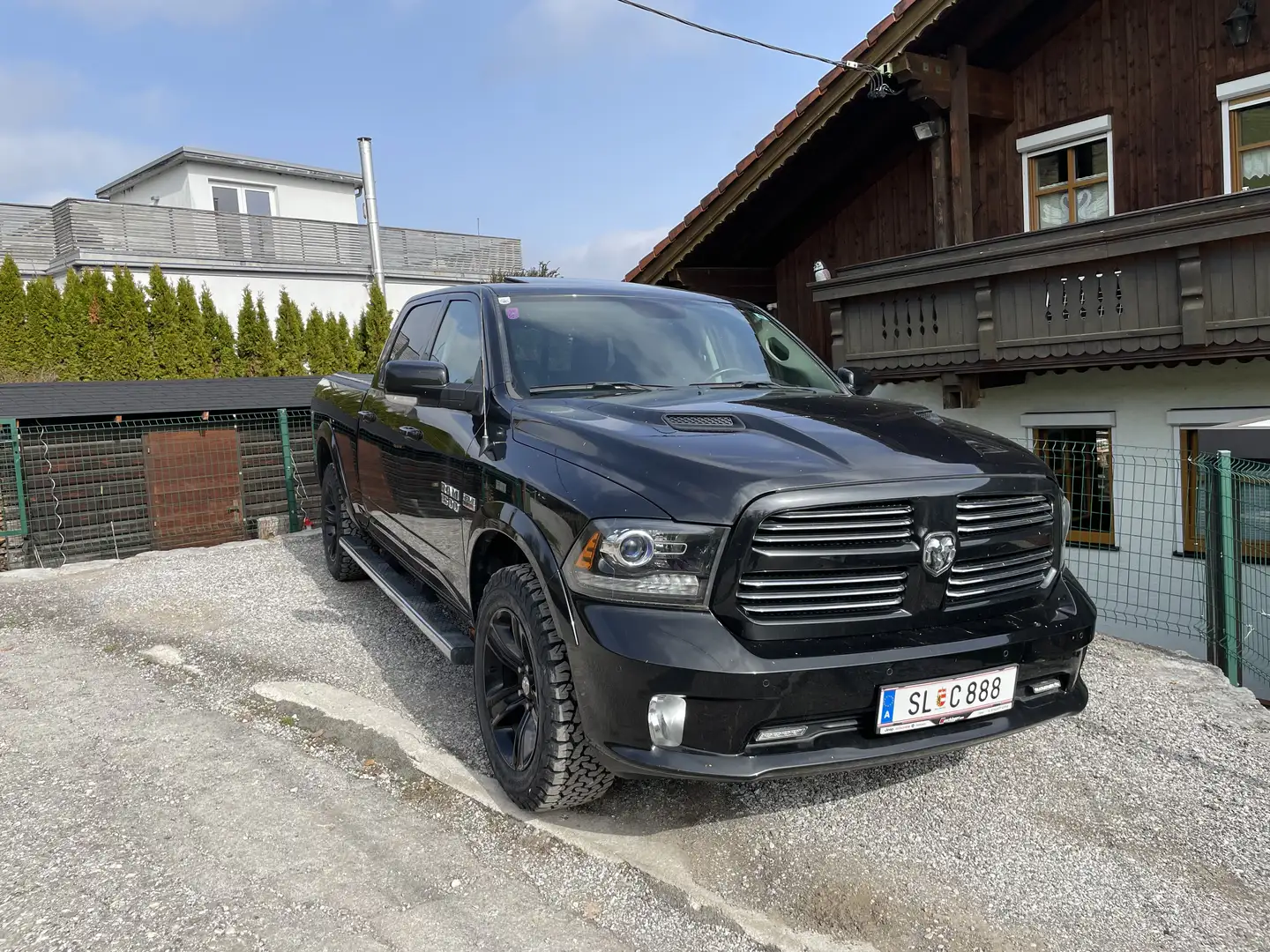 Dodge RAM 1500 Sport Crew Cab, Long Bed Schwarz - 1