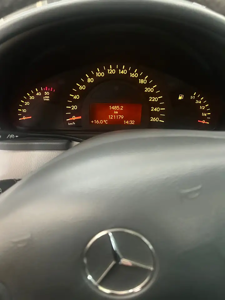 Mercedes-Benz C 220