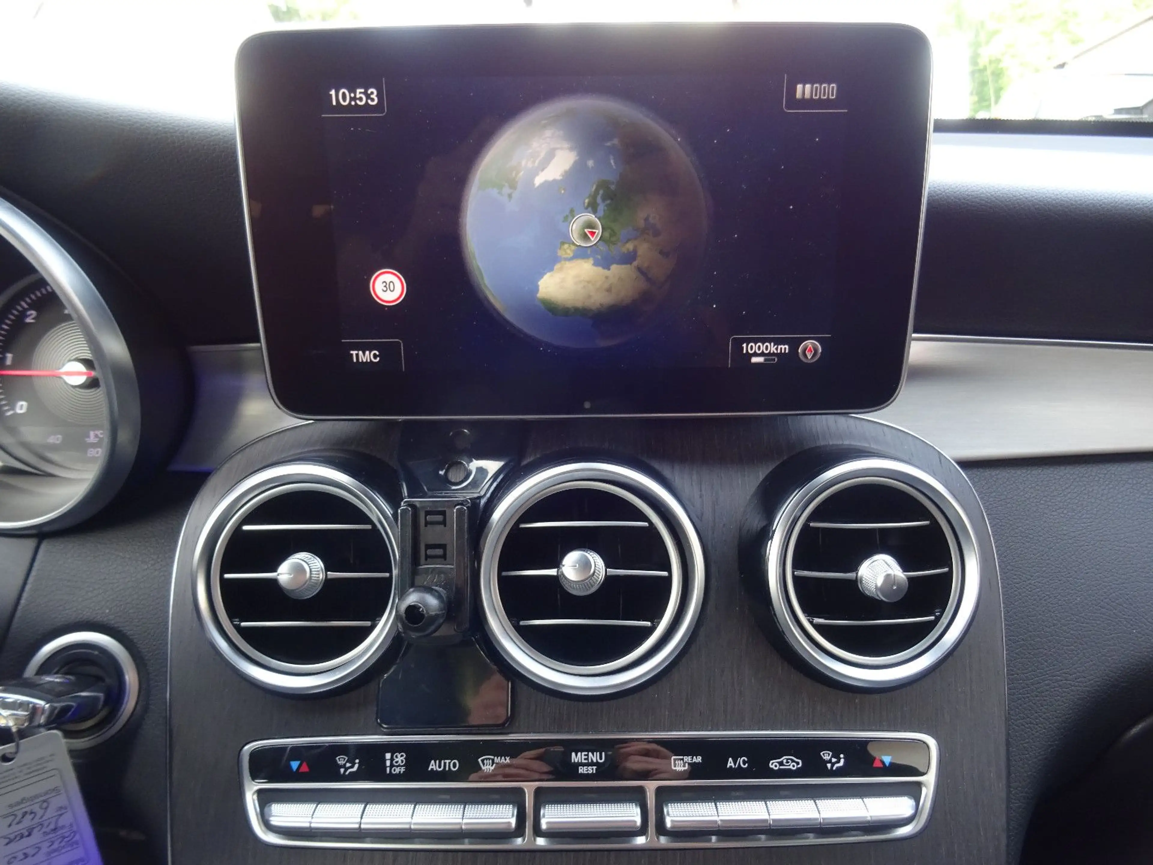 Mercedes-Benz GLC 250 d 4Matic AMG Line — photo 10