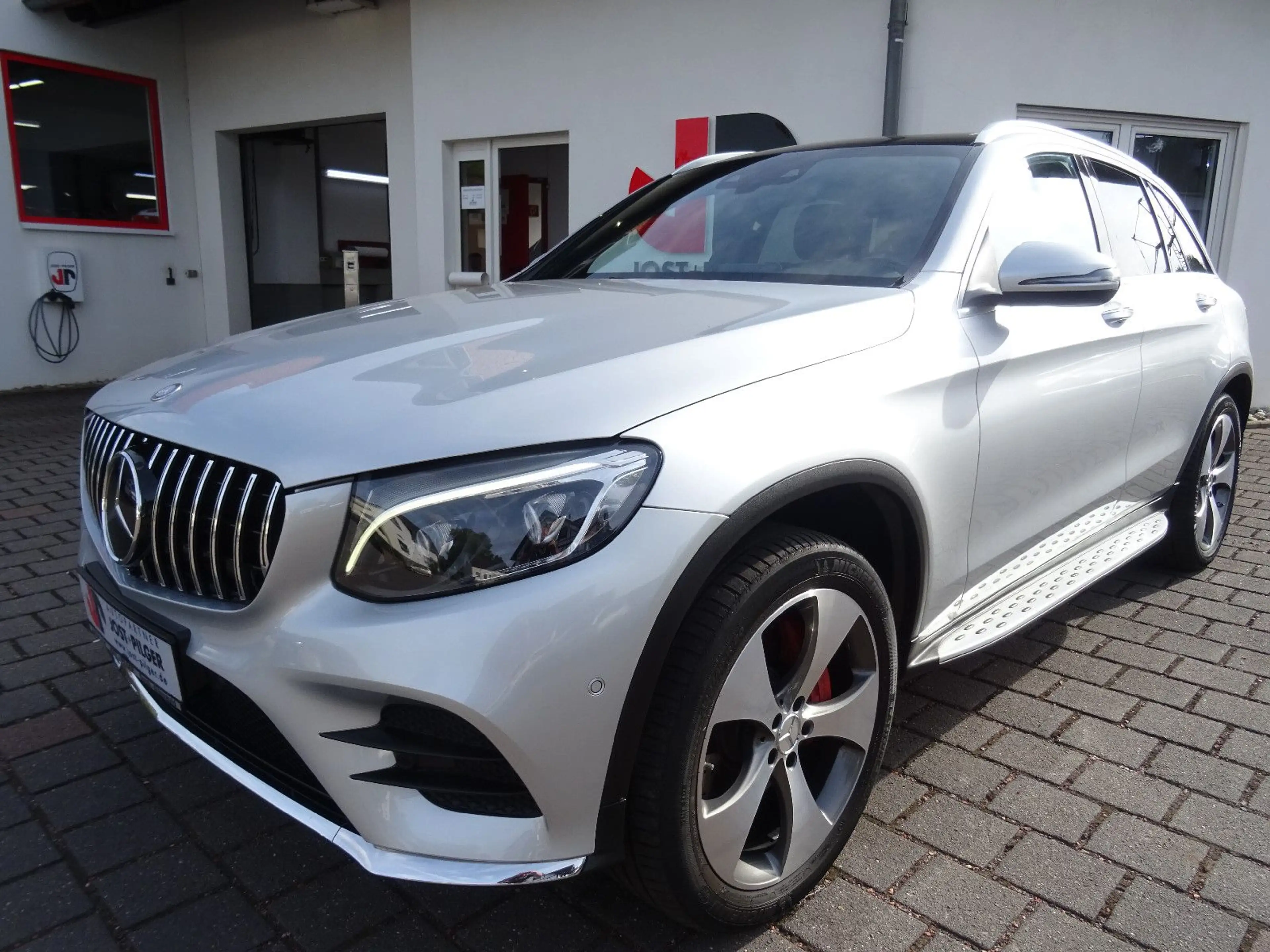 Mercedes-Benz GLC 250 d 4Matic AMG Line — photo 2