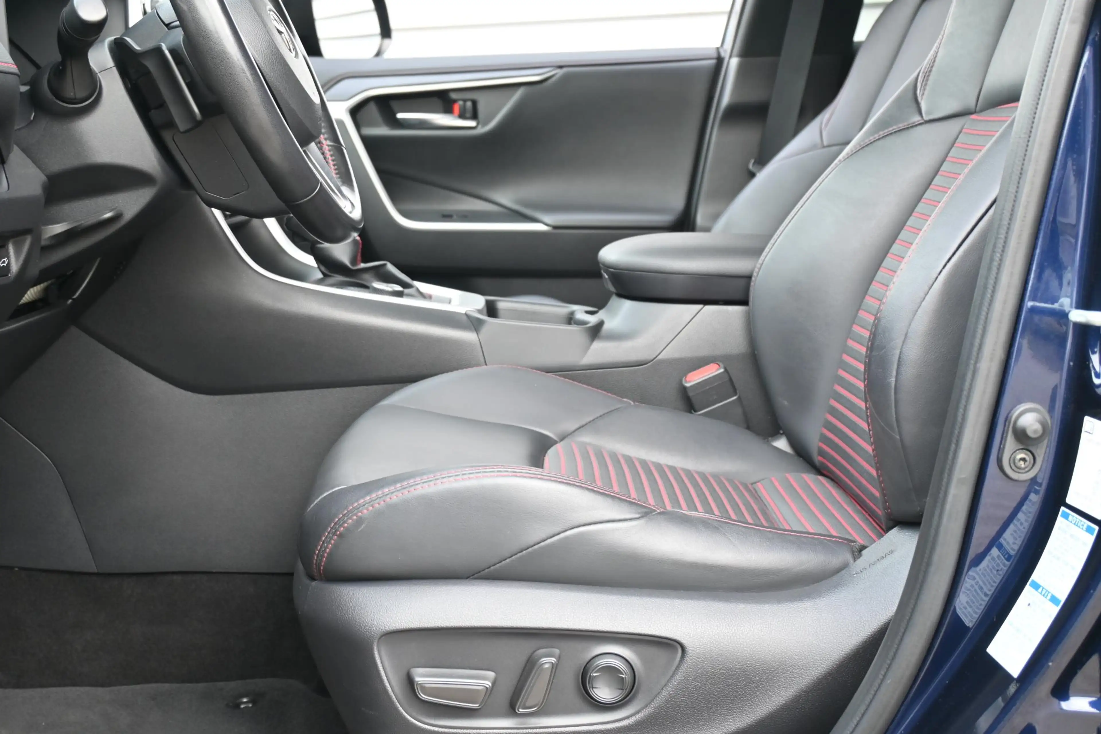 Toyota RAV4 2.5 Plug-in Hybrid AWD Dynamic — photo 12
