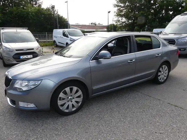 Skoda Superb view 3