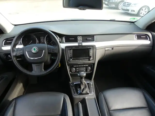 Skoda Superb view 11