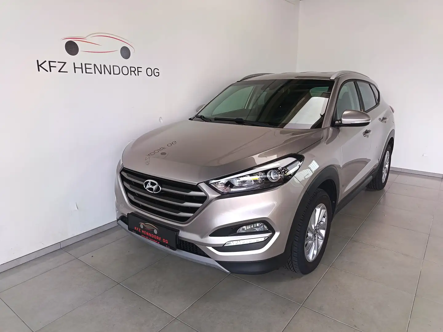 Hyundai TUCSON 1,7 CRDI ab € 210 / Monat Grau - 1