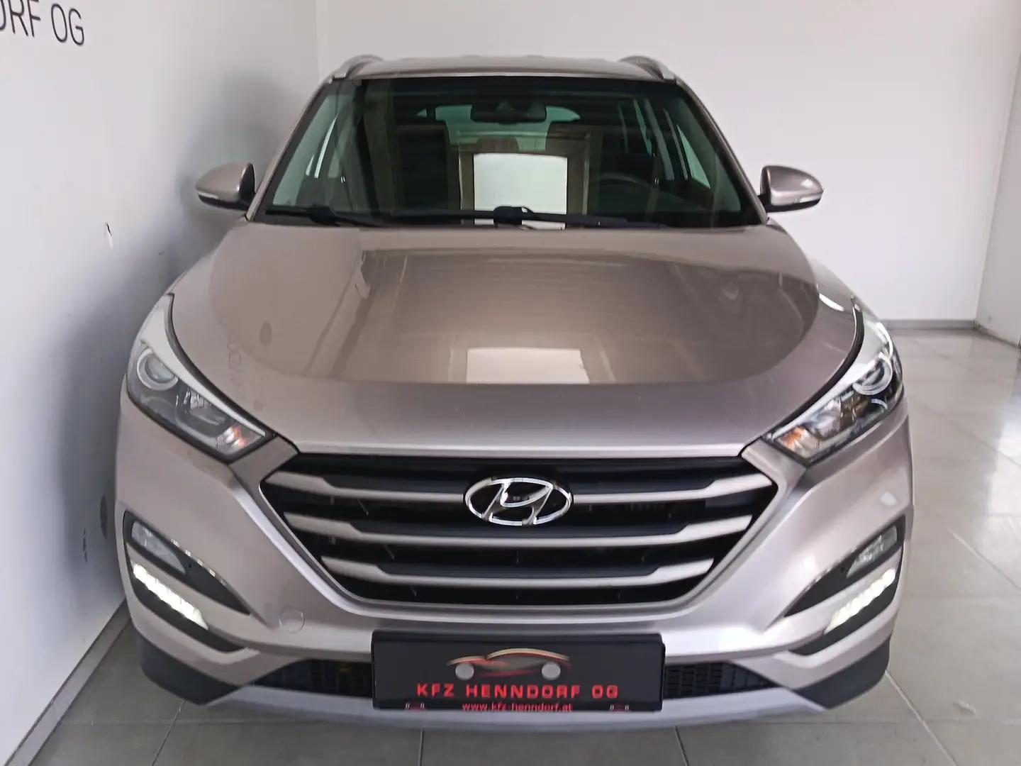 Hyundai TUCSON 1,7 CRDI ab € 210 / Monat Grau - 2