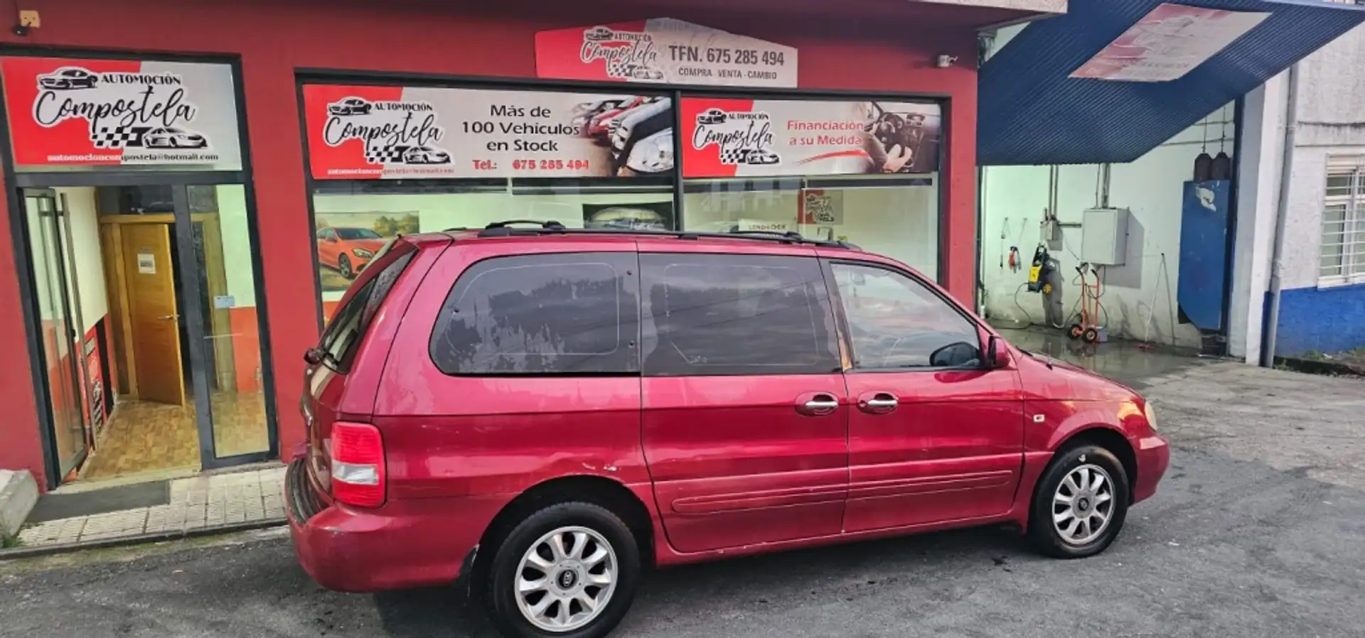 Kia Carnival Monovolumen Automático de 5 Puertas Burdeos - 1