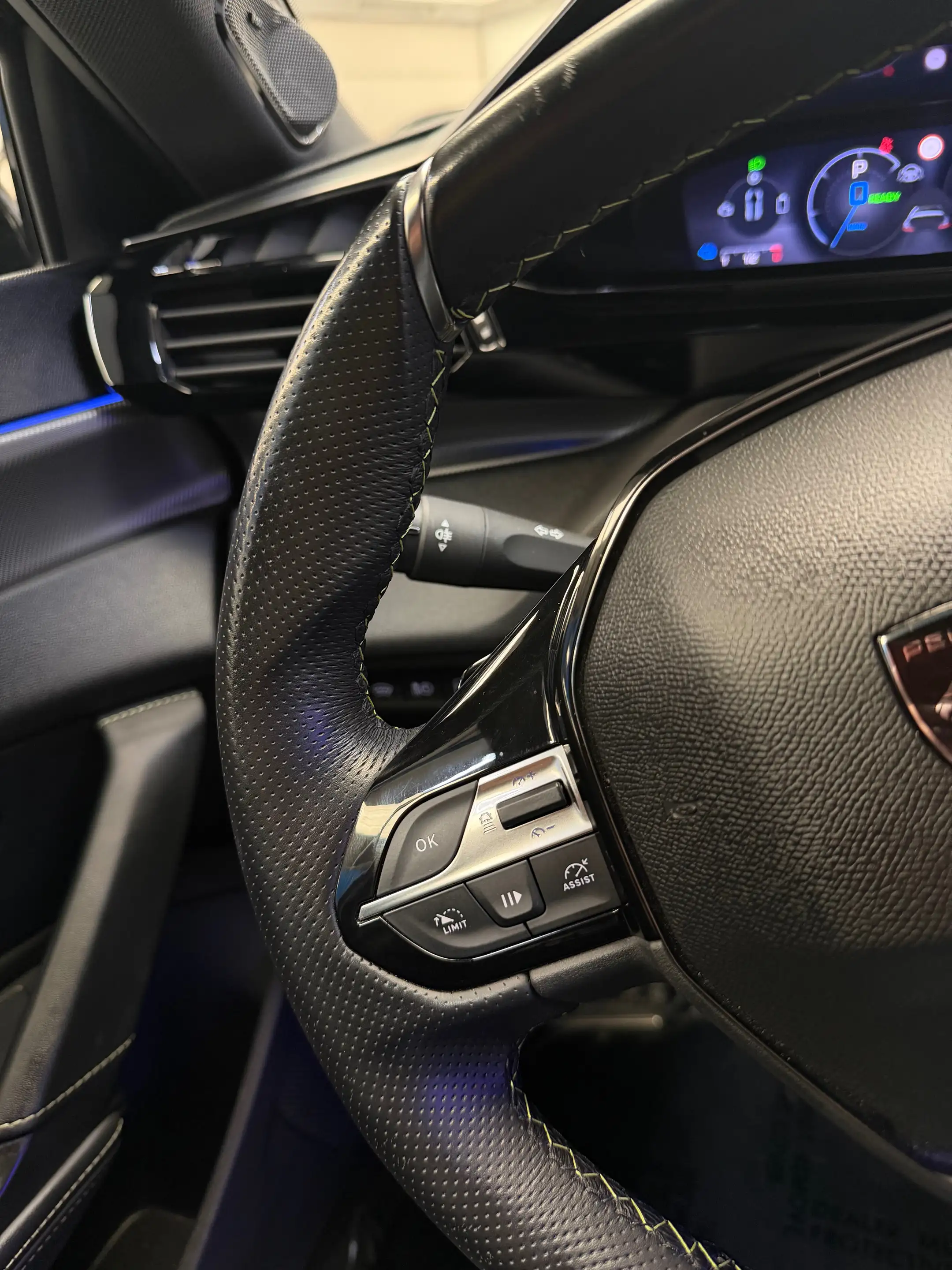Peugeot 308 308 SW PHEV 1.6 GT Pack S — photo 12