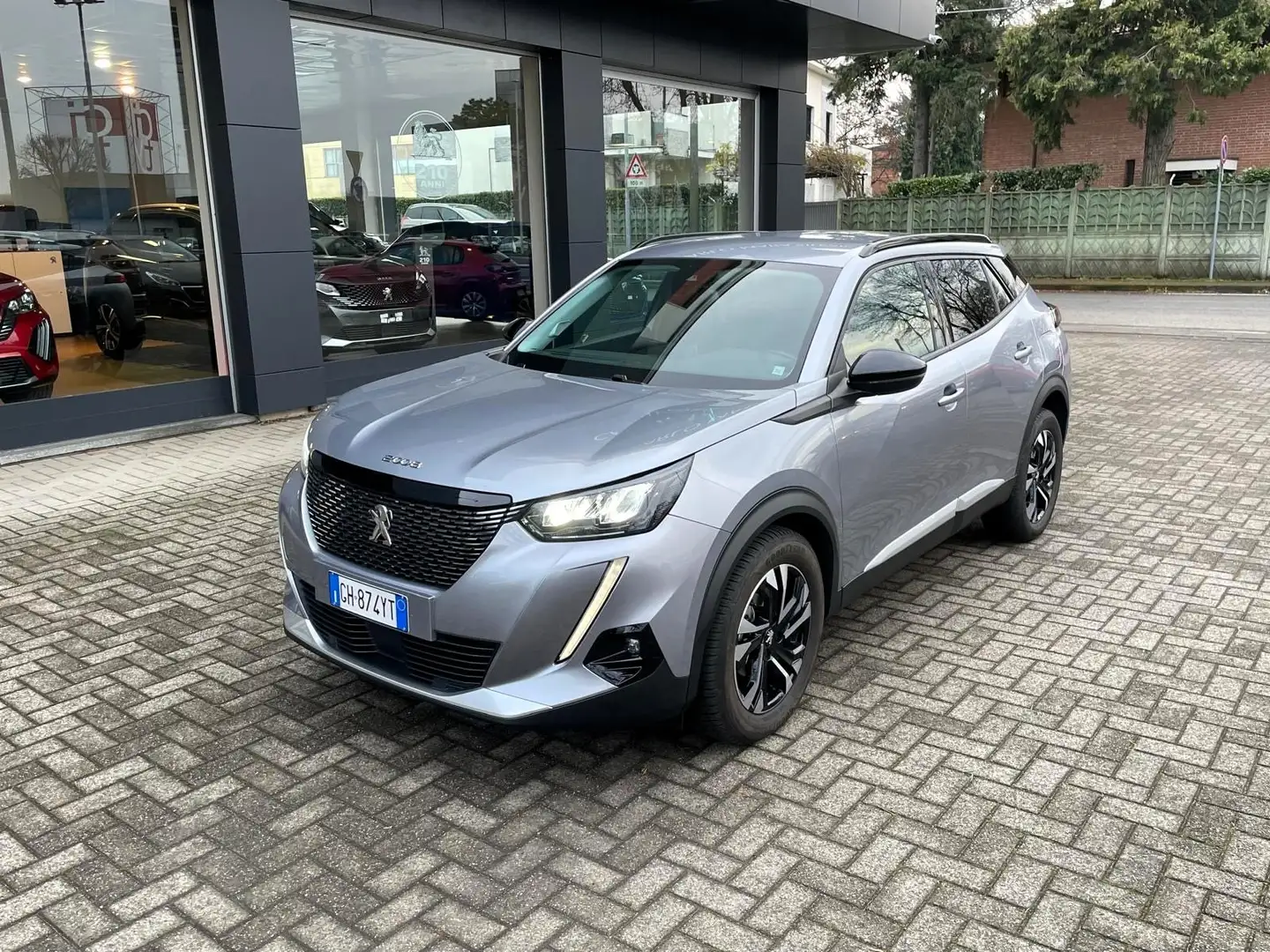 Peugeot 2008 Allure Pack 1.2 P.Tech 130 CV Argent - 1