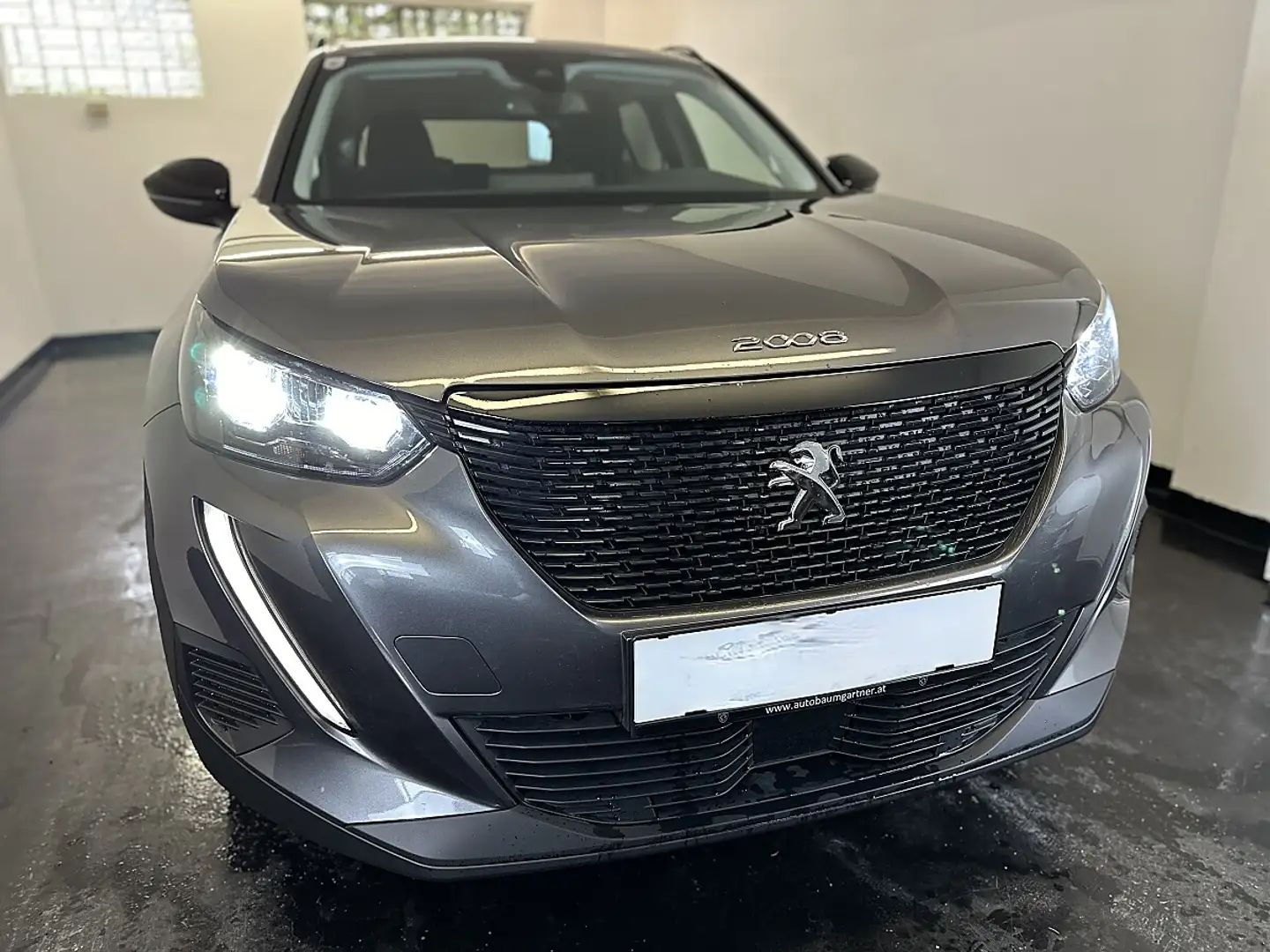 Peugeot 2008 1.2 PureTech 100 Style Grau - 2