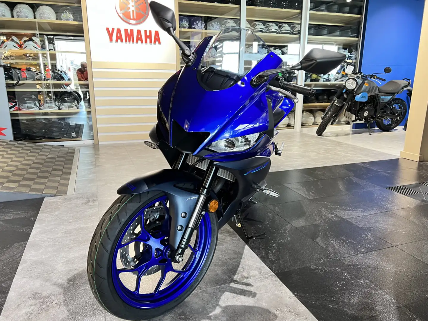 Yamaha YZF-R3 Mavi - 2