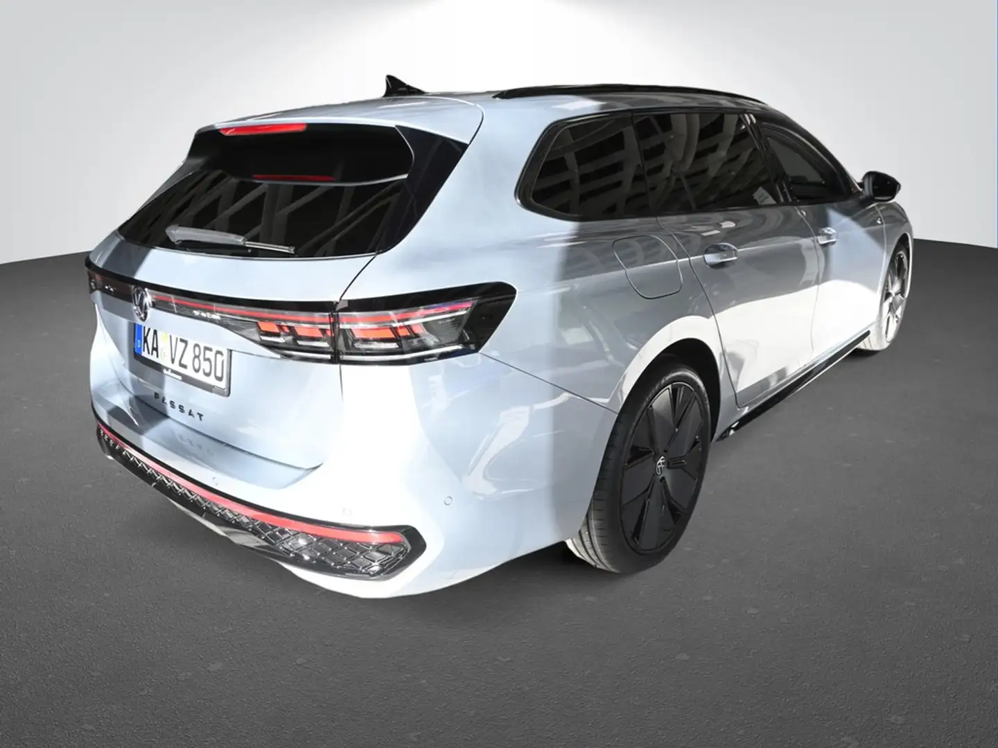 Volkswagen Passat Var 2.0 TDI Automatik R-Line IQ Drive AHK PanoD... Silber - 2