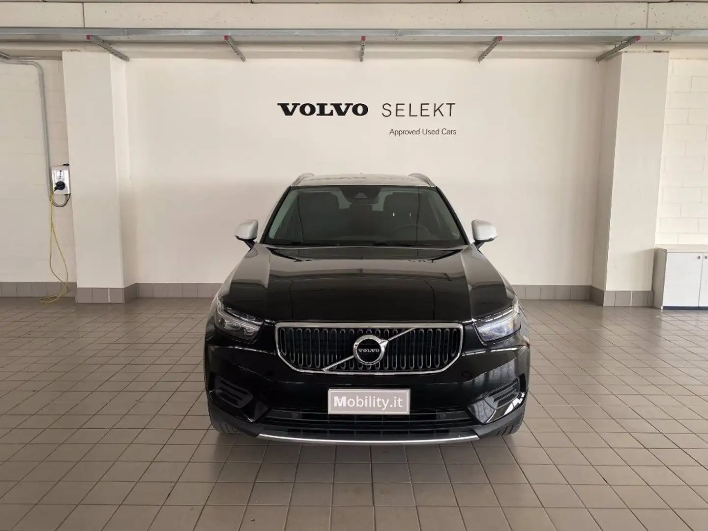 Volvo XC40 T4 Geartronic Momentum Negro - 2