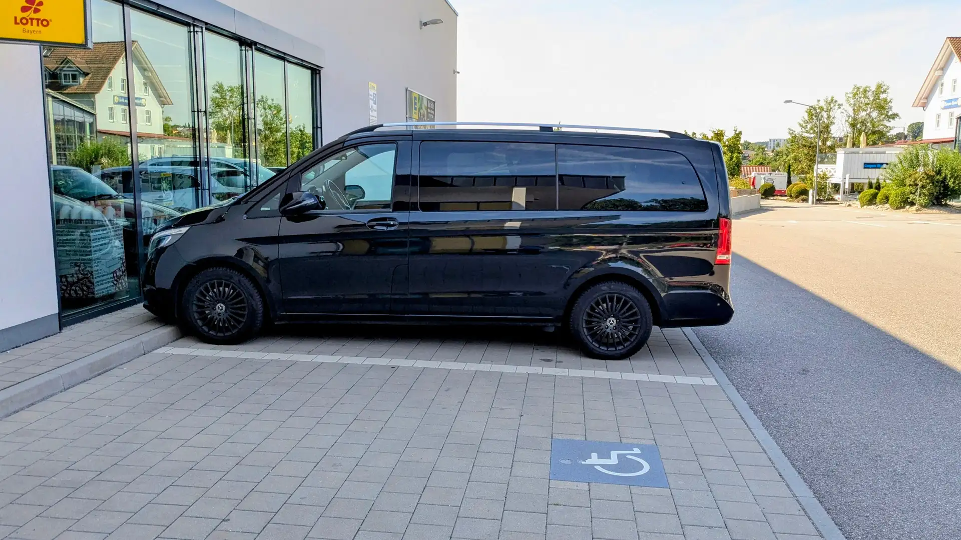 Mercedes-Benz V 250 V 250 (BlueTEC) d lang 7G-TRONIC TISCH LED AHK Schwarz - 2