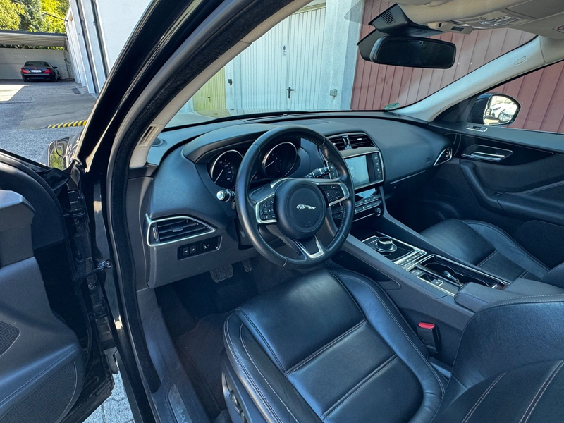 Jaguar F-Pace F-PACE Prestige AWD/ Panorama/AHK/Navi — photo 8