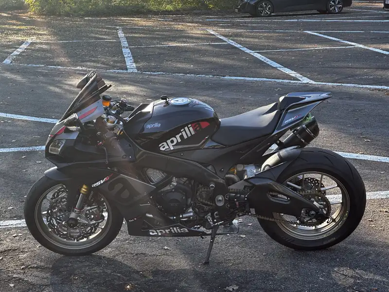 Aprilia RSV4 - foto 5