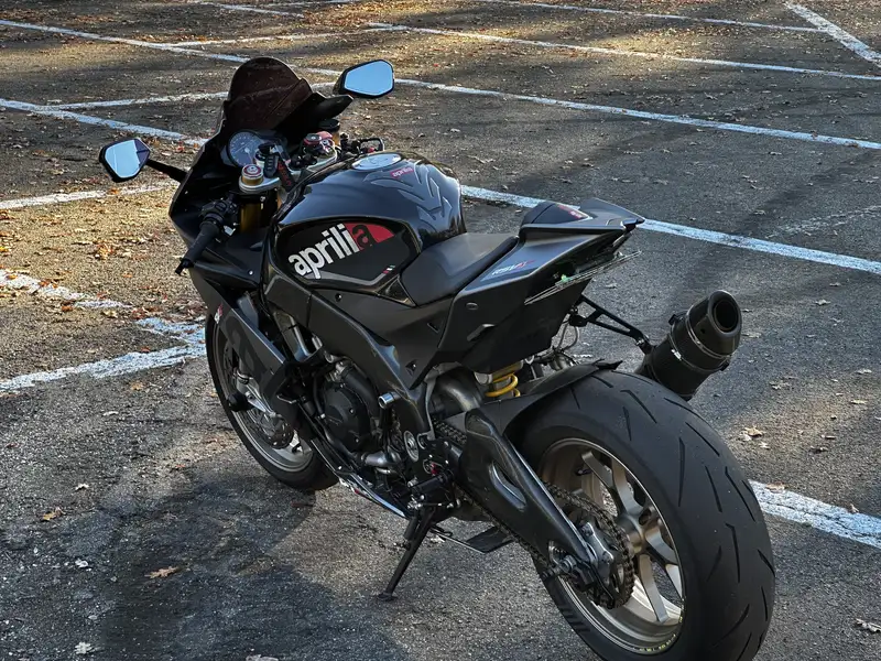 Aprilia RSV4 - foto 4