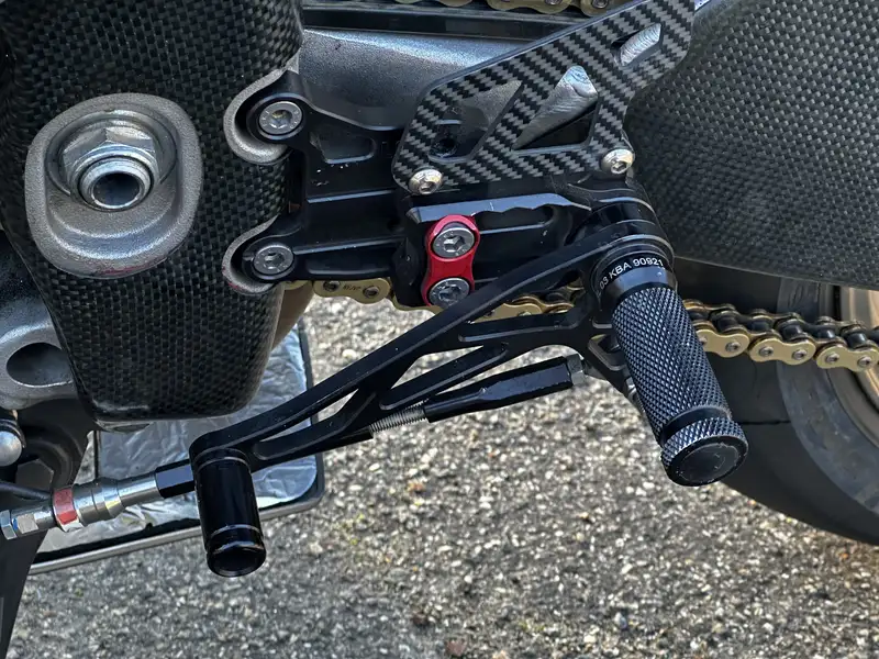 Aprilia RSV4 - foto 8