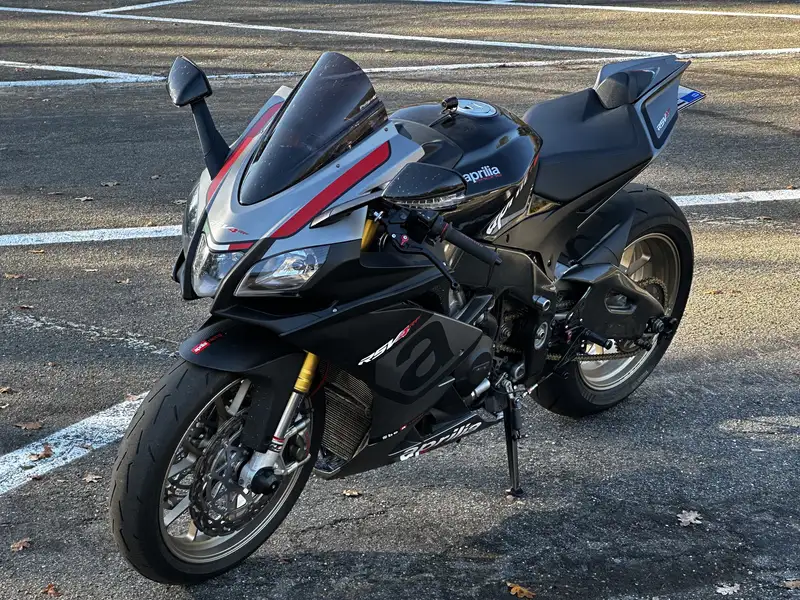 Aprilia RSV4 - foto 6