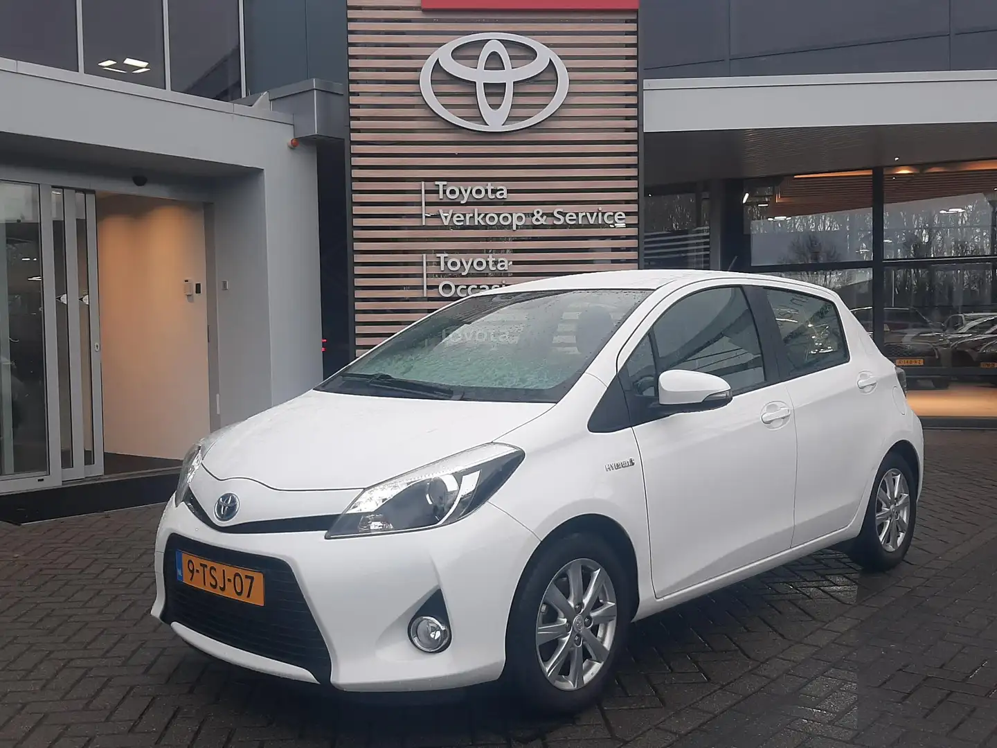 Toyota Yaris 1.5 HYBRID ASPIRATION TREKHAAK NAVI LM-VELGEN HAND Weiß - 1