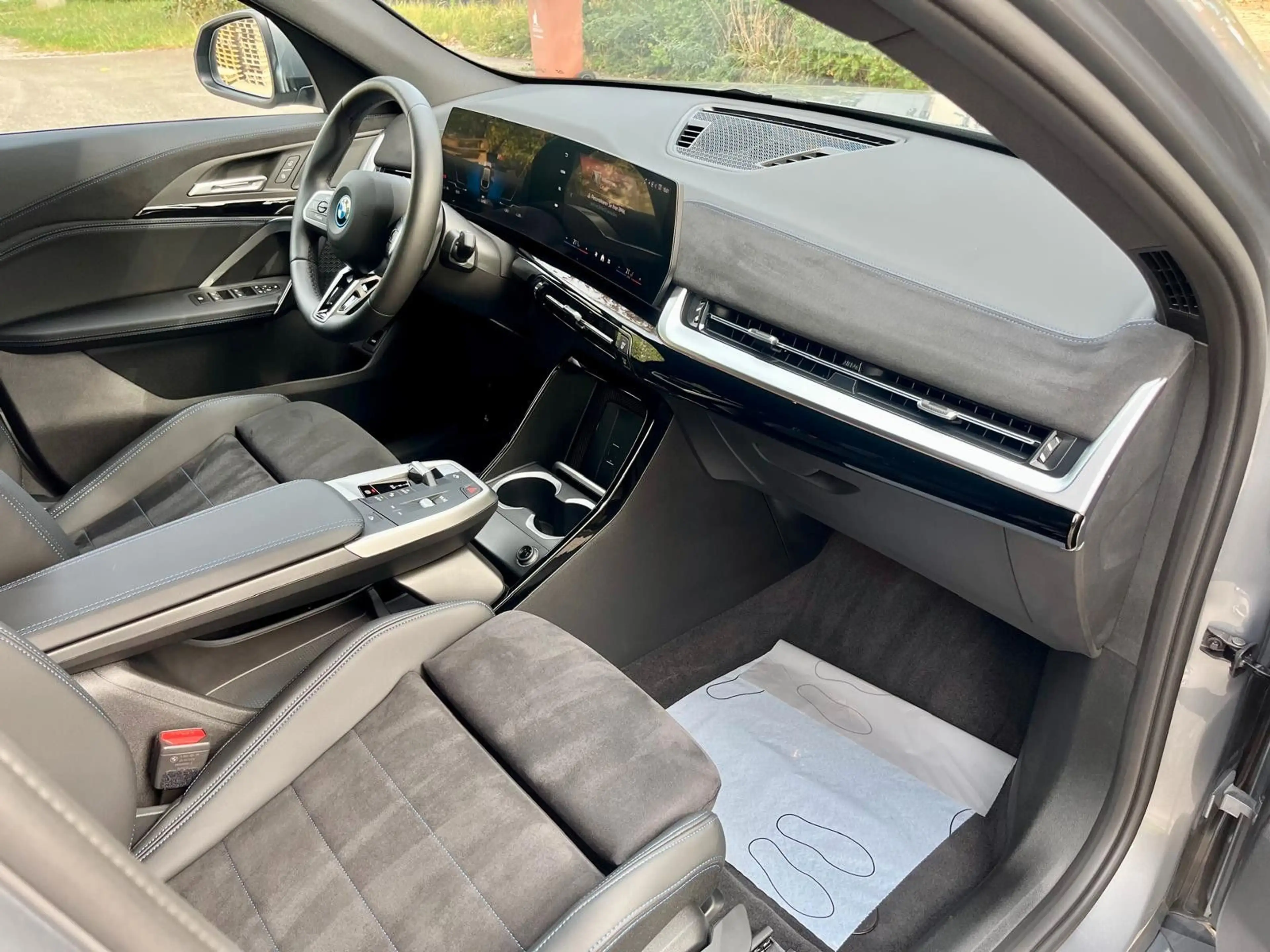 BMW iX2 20 eDrive M Sport *AppConn* — photo 14