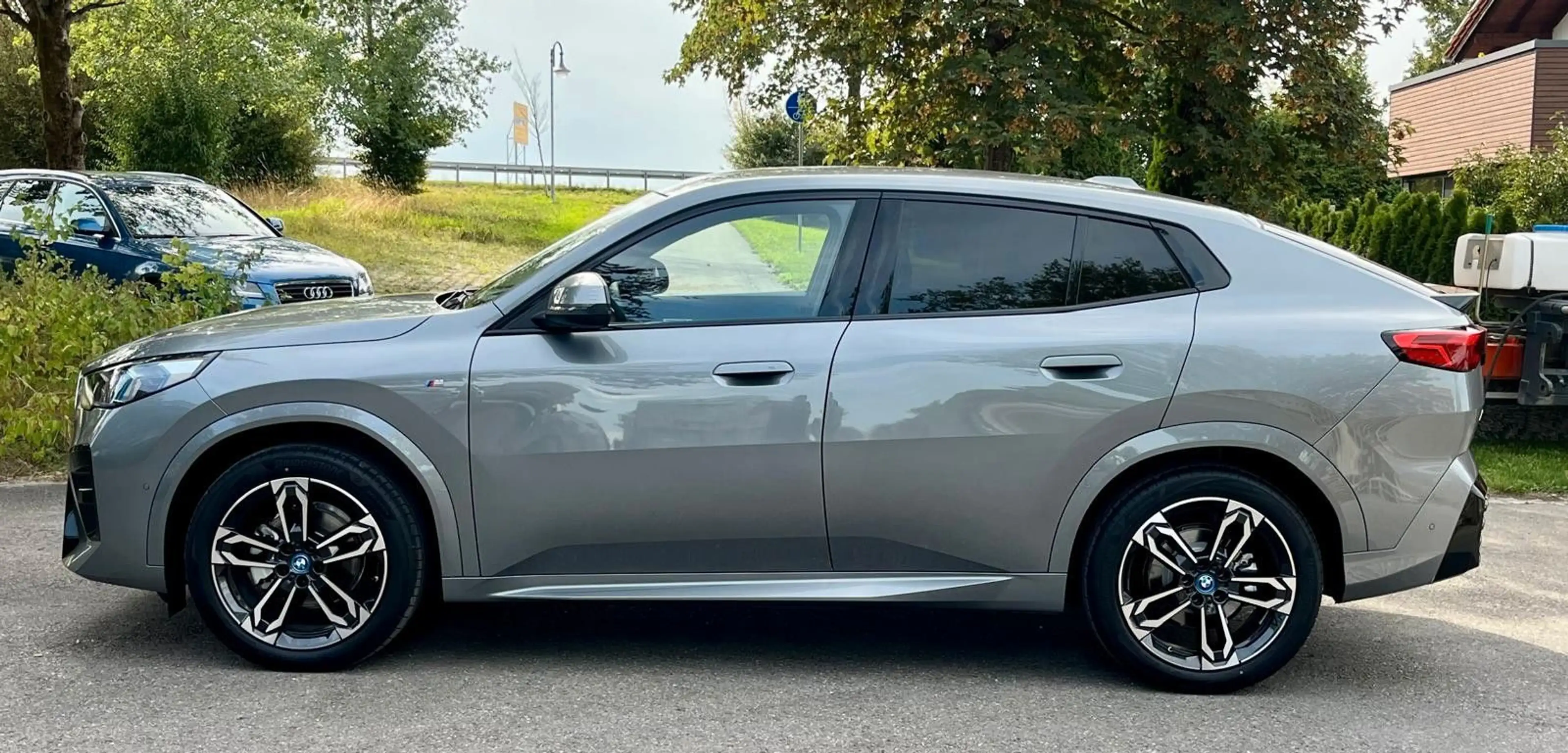 BMW iX2 20 eDrive M Sport *AppConn* — photo 3