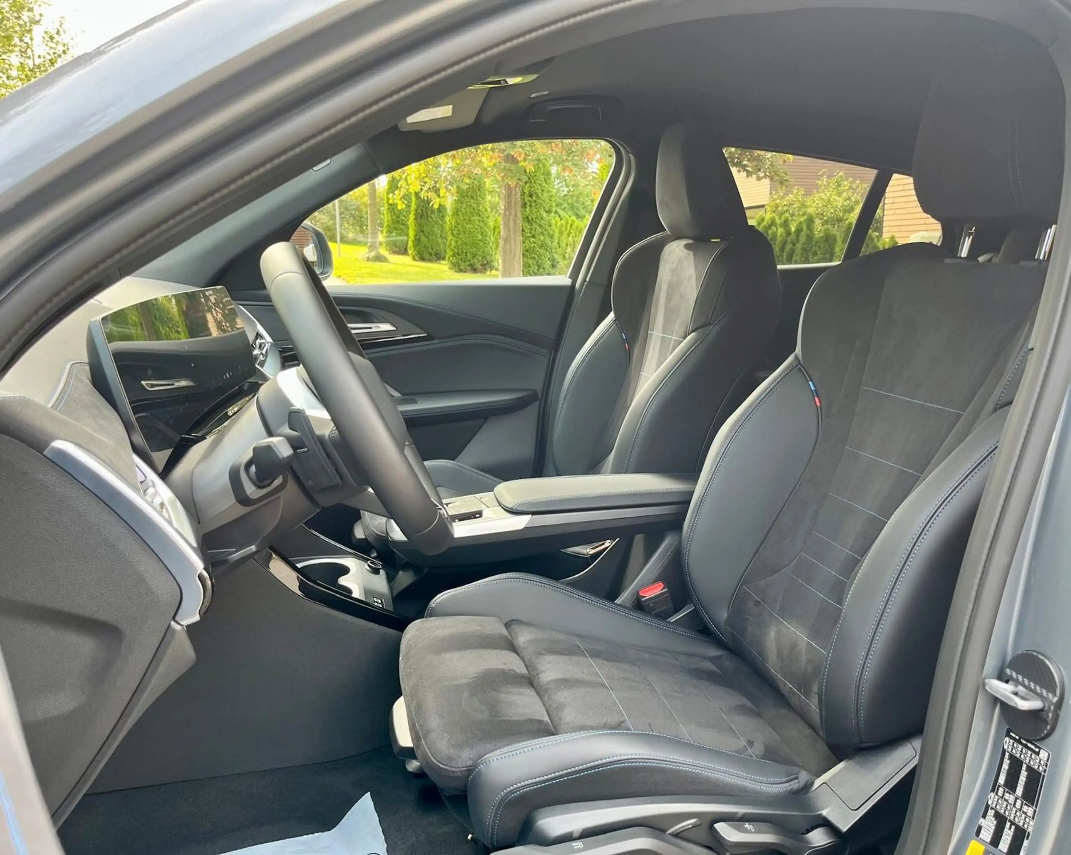 BMW iX2 20 eDrive M Sport *AppConn* — photo 9