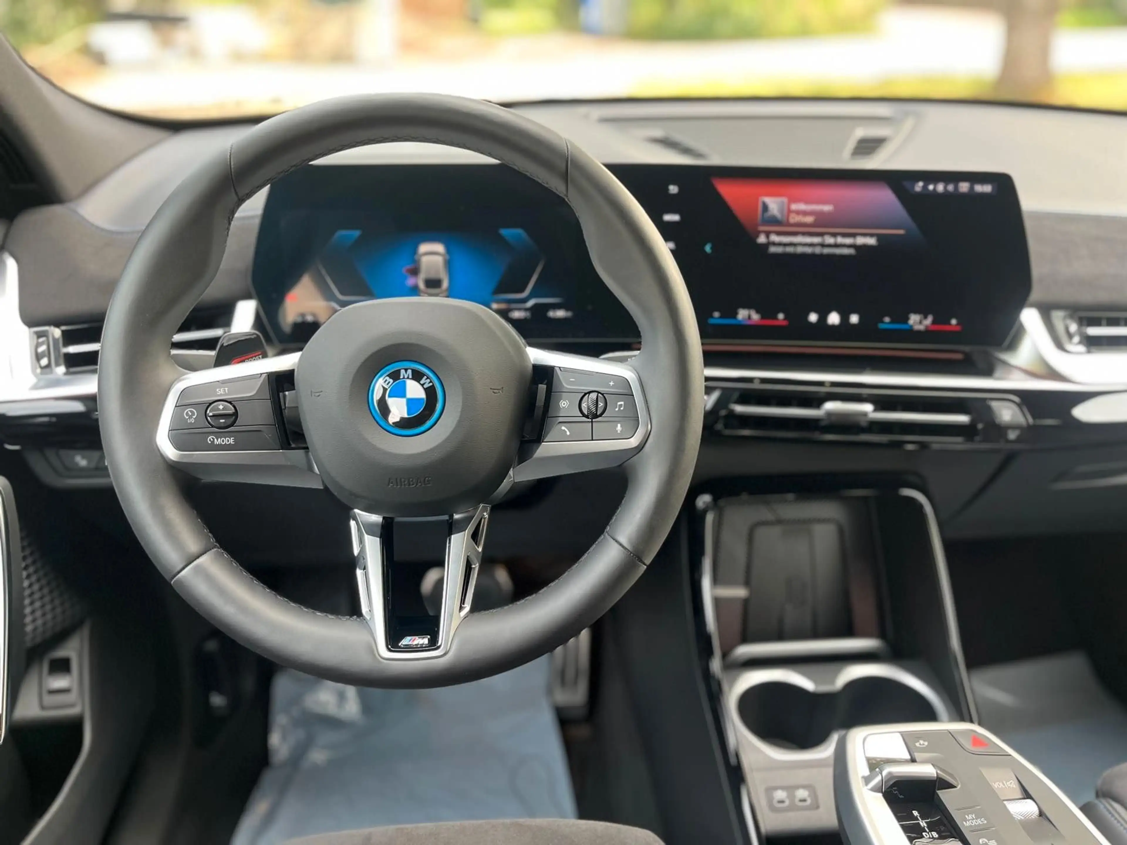 BMW iX2 20 eDrive M Sport *AppConn* — photo 11