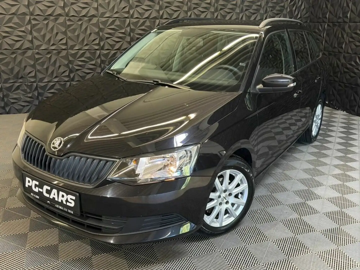 Skoda Fabia 1.0 MPI Active Noir - 1