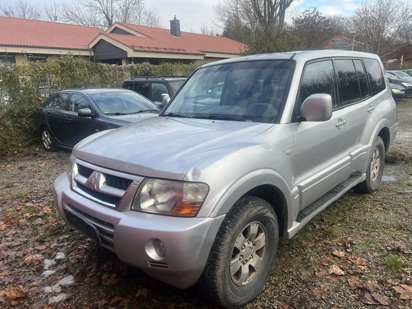 Mitsubishi Pajero 3.2 DI-D Elegance Stříbrná - 1