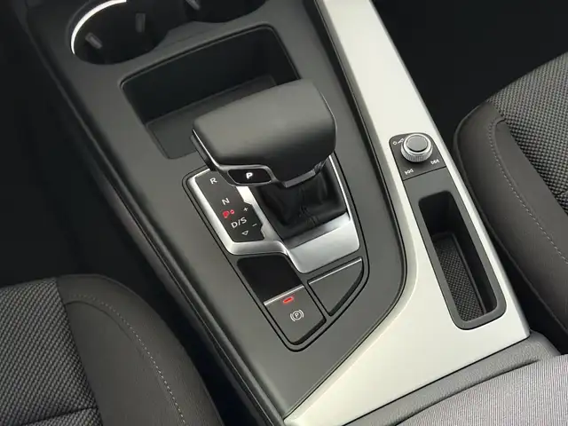 Audi A4 view 13