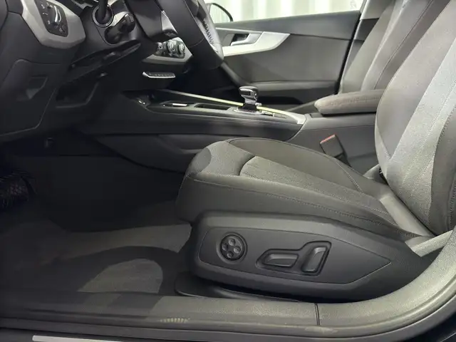 Audi A4 view 12