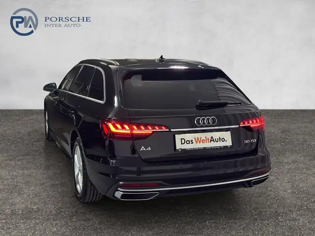 Audi A4 view 4