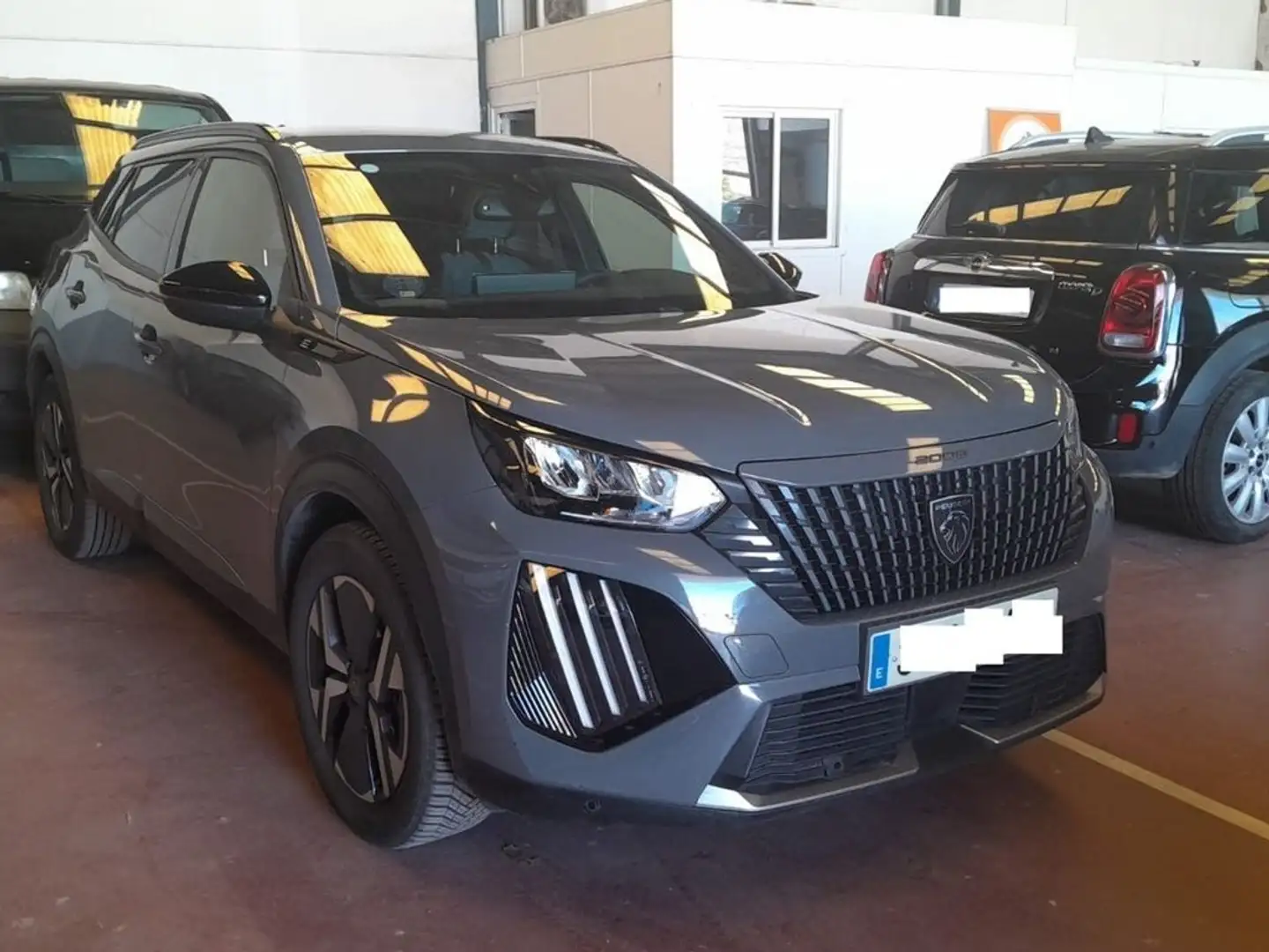 Peugeot 2008 Allure Eléctrico 115kW Gris - 2