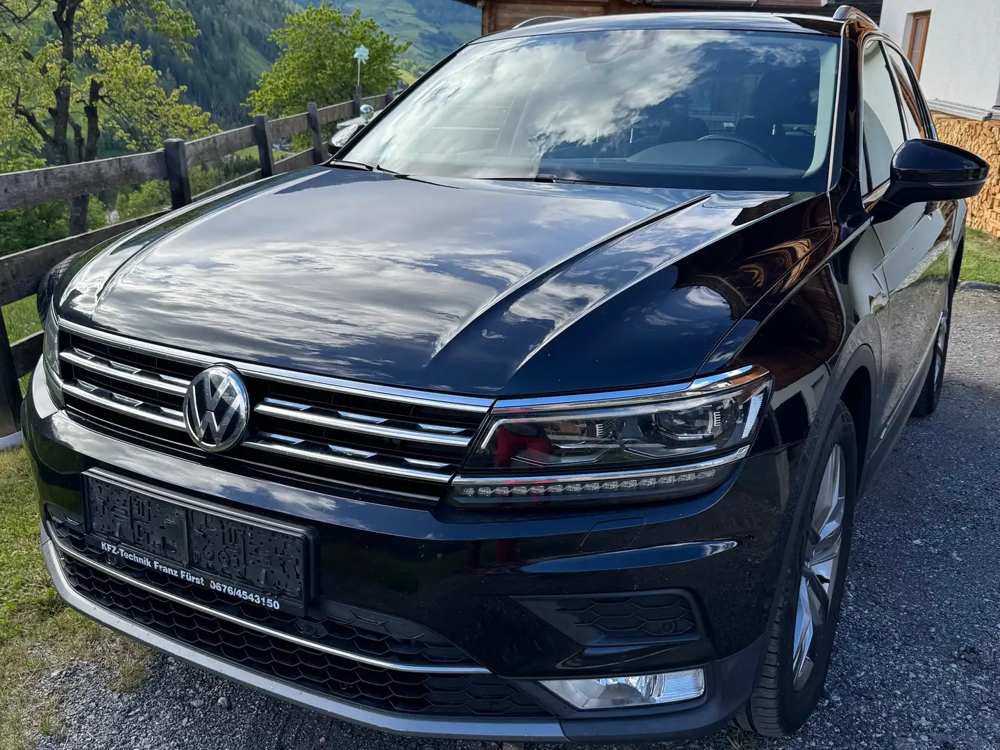 Volkswagen Tiguan 2,0 TDI SCR Highline DSG Schwarz - 1