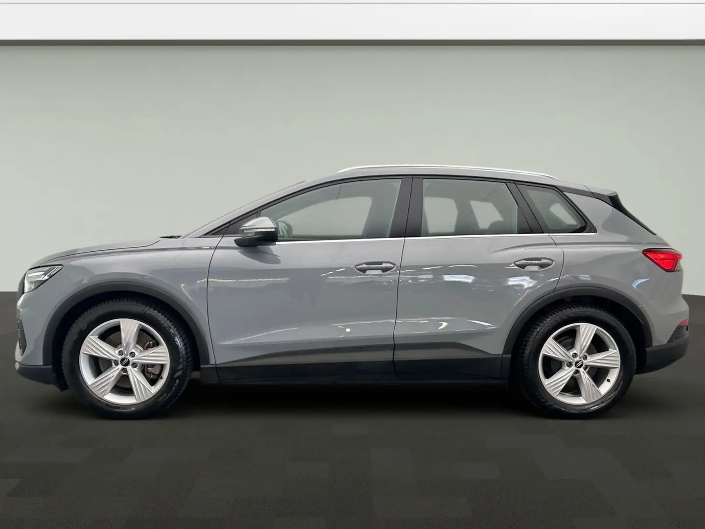 Audi Q4 e-tron 40*Sonos*AR-HUD*Matrix*Virtual*Navi*Ka Šedá - 2