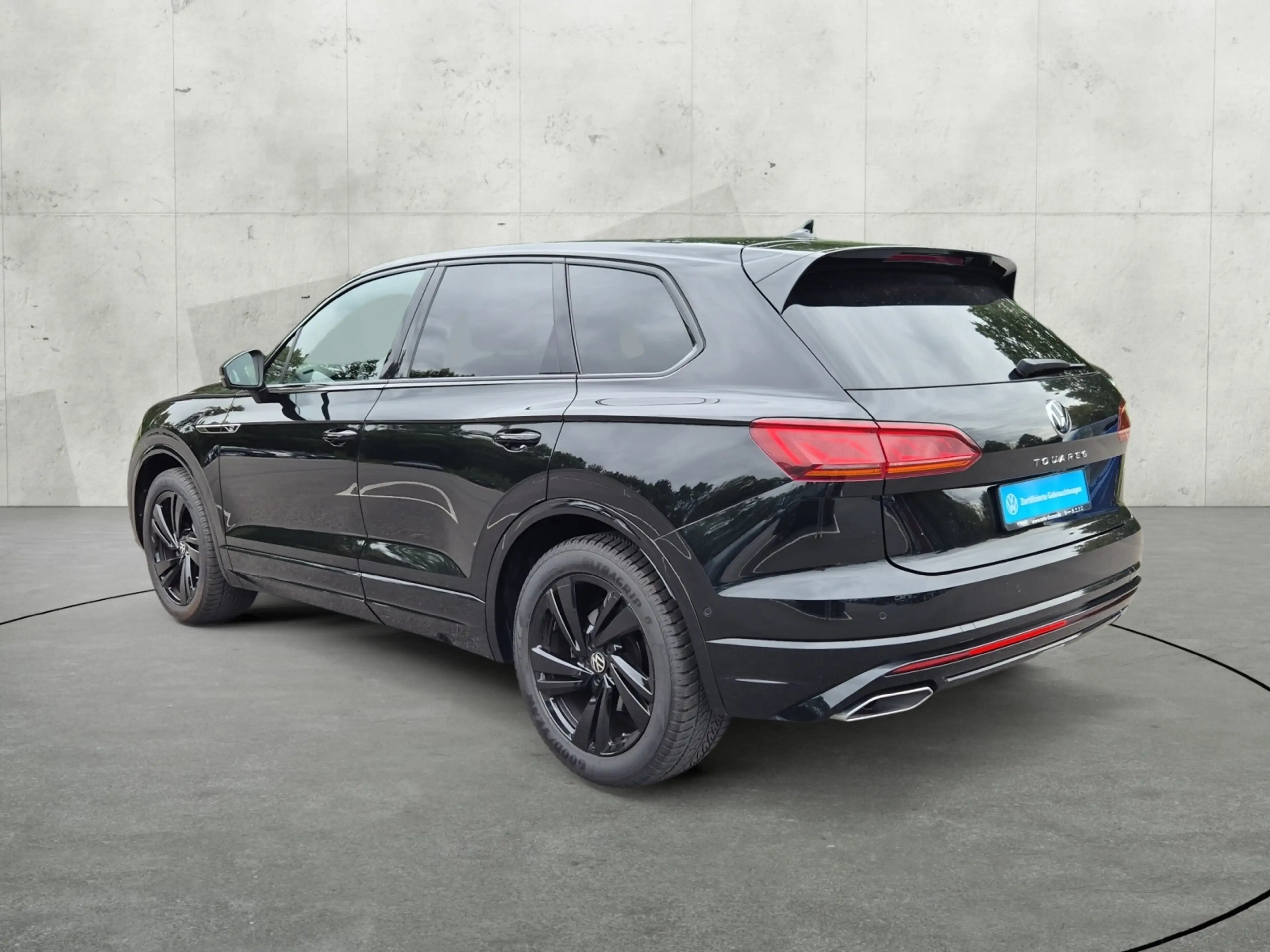 Volkswagen Touareg 3.0 TDI V6 4M R-LINE BLACK +AHK +DYNAUDIO +360° + — photo 4