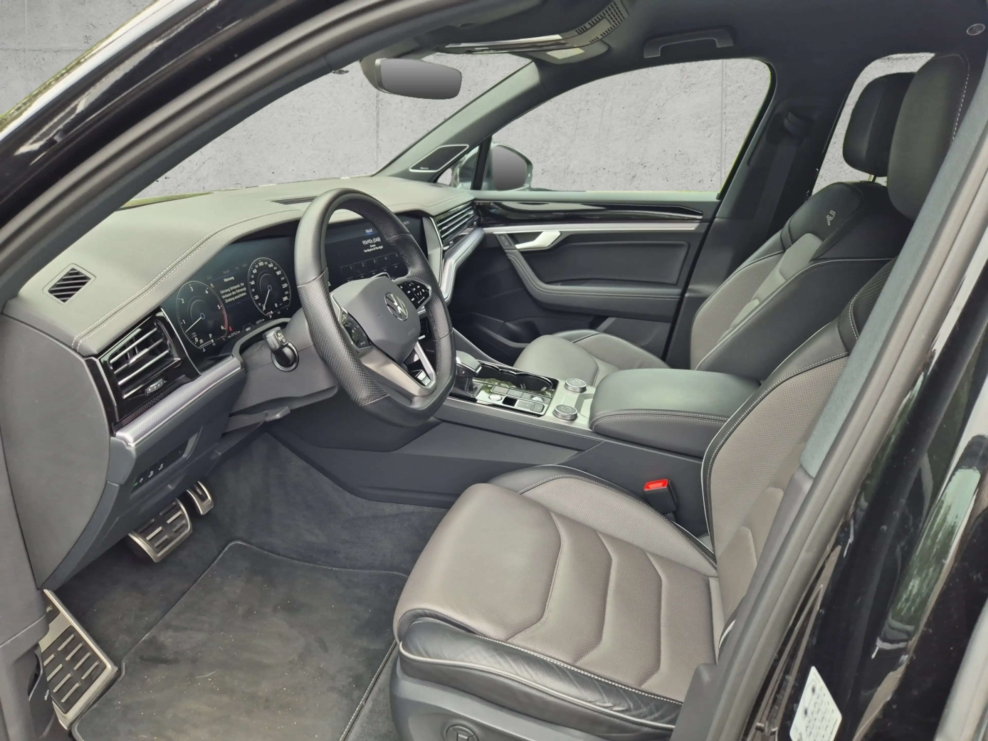 Volkswagen Touareg 3.0 TDI V6 4M R-LINE BLACK +AHK +DYNAUDIO +360° + — photo 11