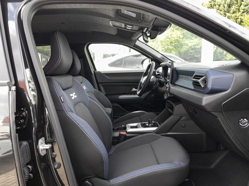 Dacia Duster Journey HYBRID 140 8-fach bereift NAVI SHZ PDC RFK LHZ — photo 4