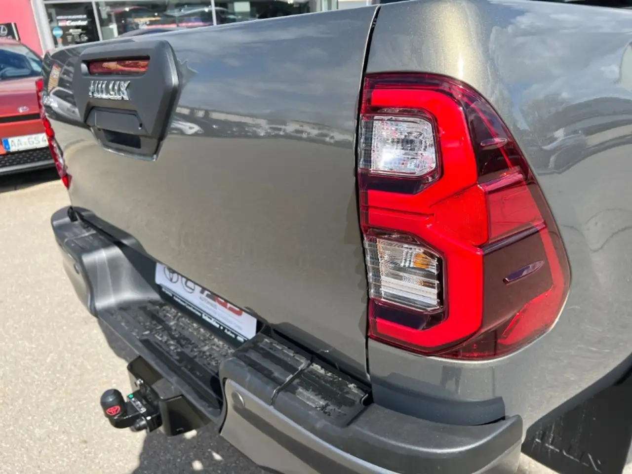 Toyota Hilux Double Cab Invincible 4x4 - On Stock 11