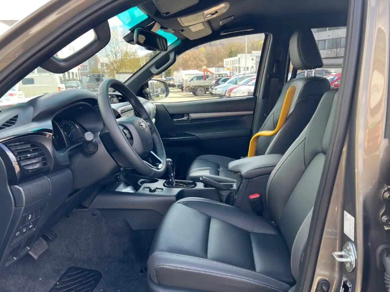 Toyota Hilux Double Cab Invincible 4x4 - On Stock 13